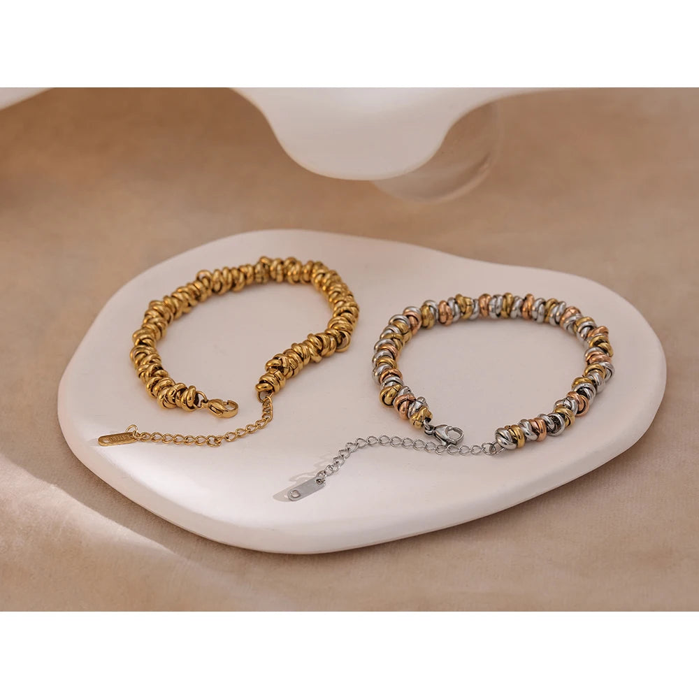 Turin Knoten-Armband, Armband, wasserfest, 316L-Edelstahl mit gold- oder silberfarbener PVD-Beschichtung, Lark & Reed, Ansicht 2