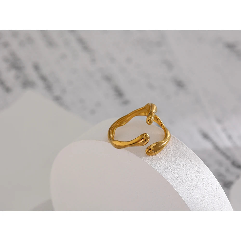 Anillo ajustable Gudrun enredadera, anillo, resistente al agua, acero inoxidable 316L con acabado PVD dorado o plateado, Lark & Reed, vista 5