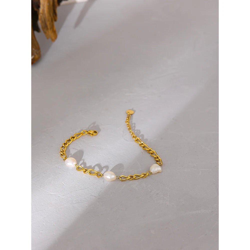 Ottilia armbånd med perleled, armbånd, tåler vand, rustfrit stål 316L med guldfarvet PVD-belægning, Lark & Reed, billede 6