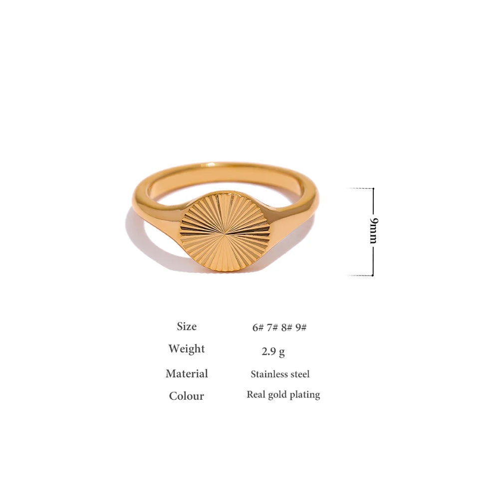 Wilhelmina Sonnen-Siegelring, Ring, wasserfest, 316L-Edelstahl mit goldfarbener PVD-Beschichtung, Lark & Reed, Ansicht 6