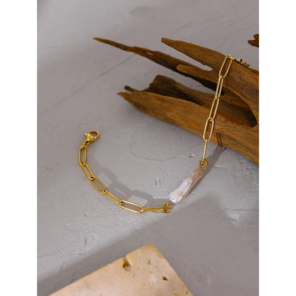 Ravenna paperclip-armbånd med perle, armbånd, tåler vand, rustfrit stål 316L med guldfarvet PVD-belægning, Lark & Reed, billede 4
