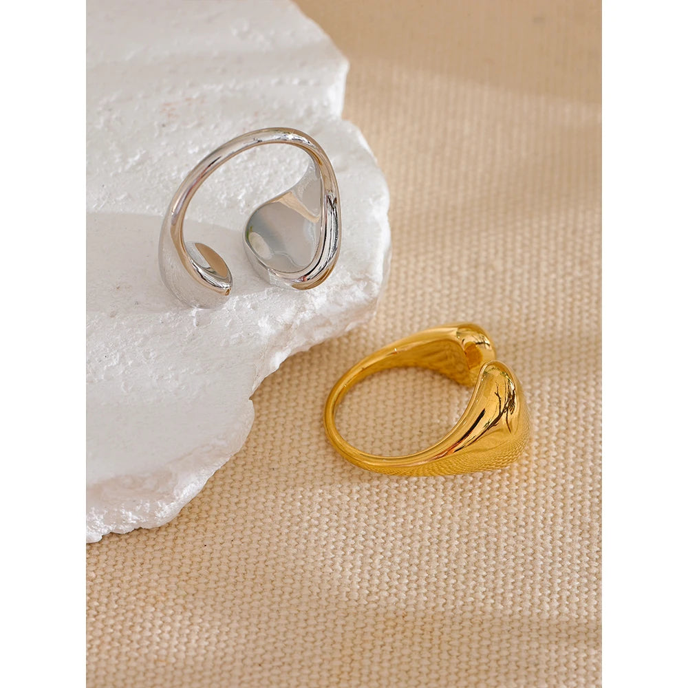 Merle bönring, ring, tål vatten, rostfritt stål 316L med guld- eller silverfärgad PVD-finish, Lark & Reed, bild 3