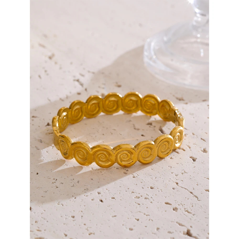 Sardegna konkyliearmring, armbånd, tåler vand, rustfrit stål 316L med guldfarvet PVD-belægning, Lark & Reed, billede 4