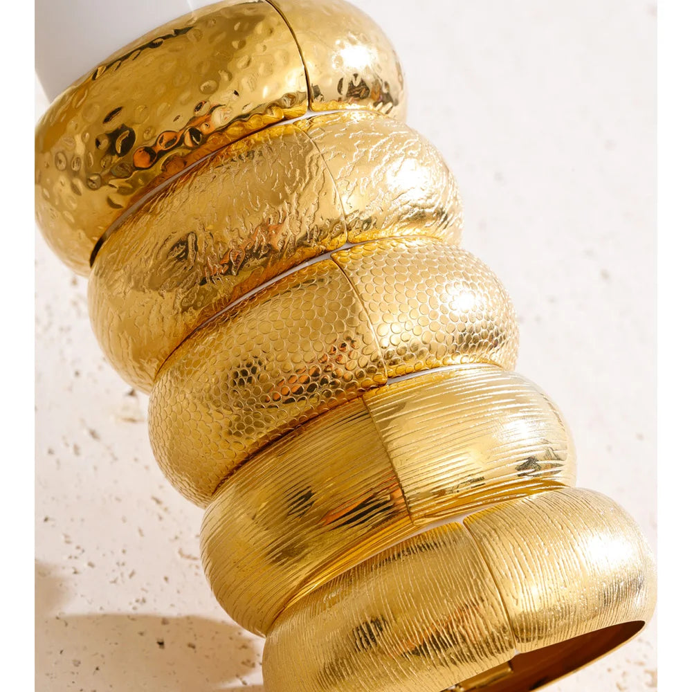 Florence bred armring med hængsel, armbånd, tåler vand, rustfrit stål 316L med guldfarvet PVD-belægning, Lark & Reed, billede 4