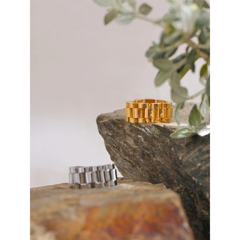Jorun Chain Link Ring, waterproof ring in 316L stainless steel with a gold or silver-tone PVD finish by Lark & Reed, view 6