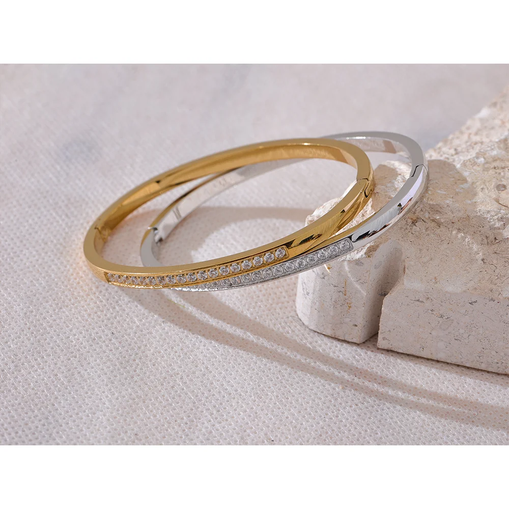 Evora armring med zirkonia, armbånd, tåler vand, rustfrit stål 316L med guld- eller sølvfarvet PVD-belægning, Lark & Reed, billede 2