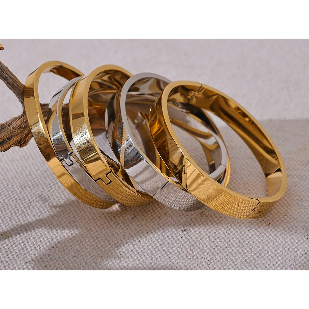 Selma Wide Bangle