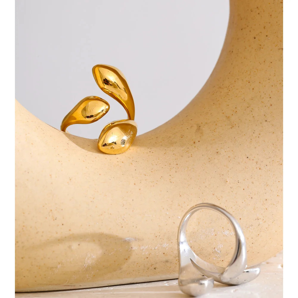 Anillo ajustable Ingeborg cúpula, anillo, resistente al agua, acero inoxidable 316L con acabado PVD dorado o plateado, Lark & Reed, vista 4