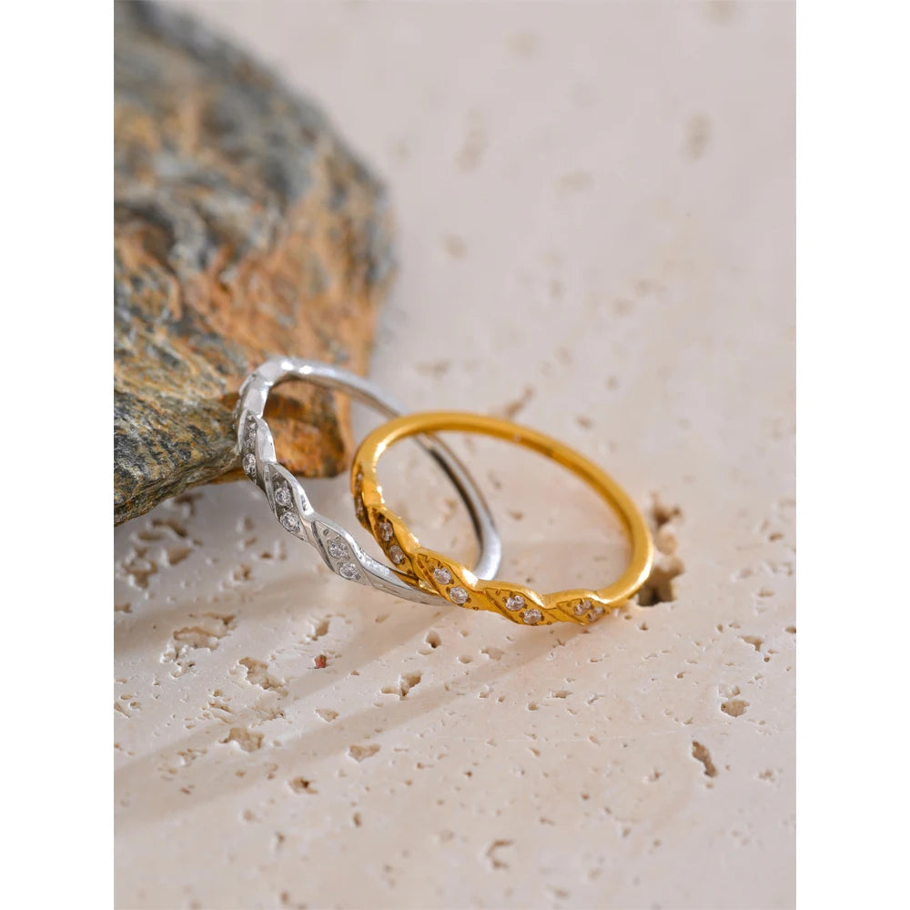 Line bølgering med zirkonia, ring, tåler vand, rustfrit stål 316L med guld- eller sølvfarvet PVD-belægning, Lark & Reed, billede 3