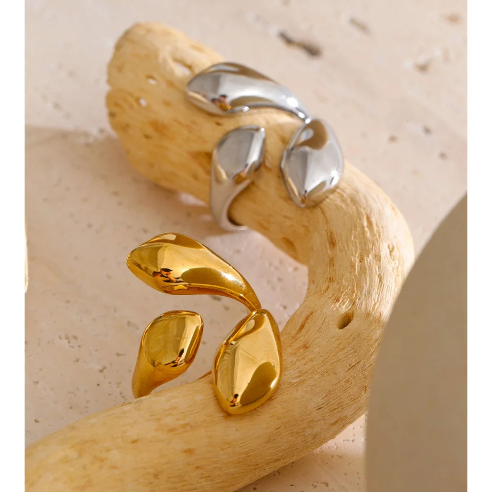 Anillo ajustable Ingeborg cúpula, anillo, resistente al agua, acero inoxidable 316L con acabado PVD dorado o plateado, Lark & Reed, vista 2