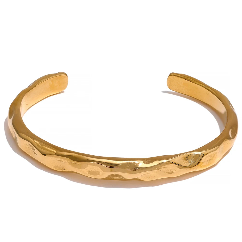 Ystad hamret armring, armbånd, tåler vand, rustfrit stål 316L med guldfarvet PVD-belægning, Lark & Reed, billede 7