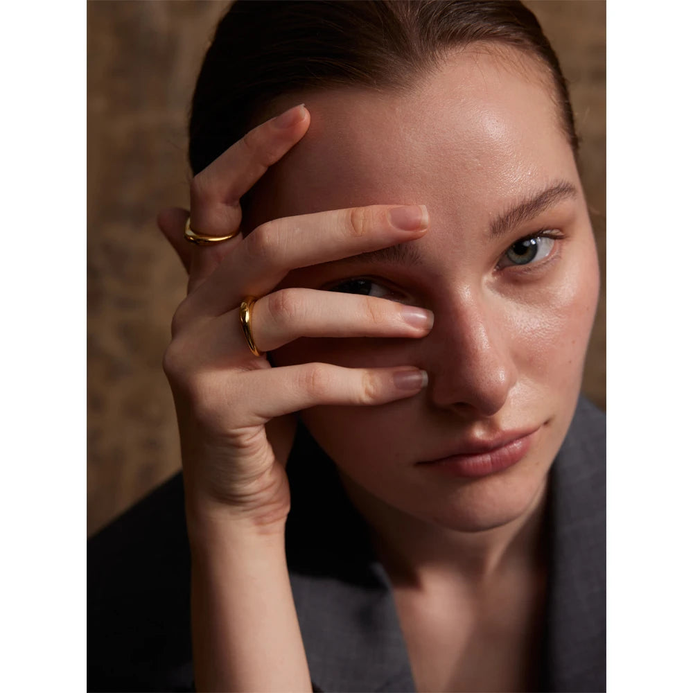 Tessa Geformter Ring, Ring, wasserfest, 316L-Edelstahl mit goldfarbener PVD-Beschichtung, Lark & Reed, Ansicht 5