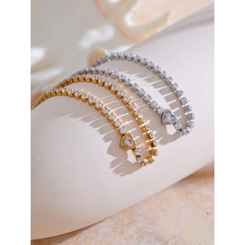 Pulsera tennis Juno con corazón, pulsera, resistente al agua, acero inoxidable 316L con acabado PVD dorado o plateado, Lark & Reed, vista 4
