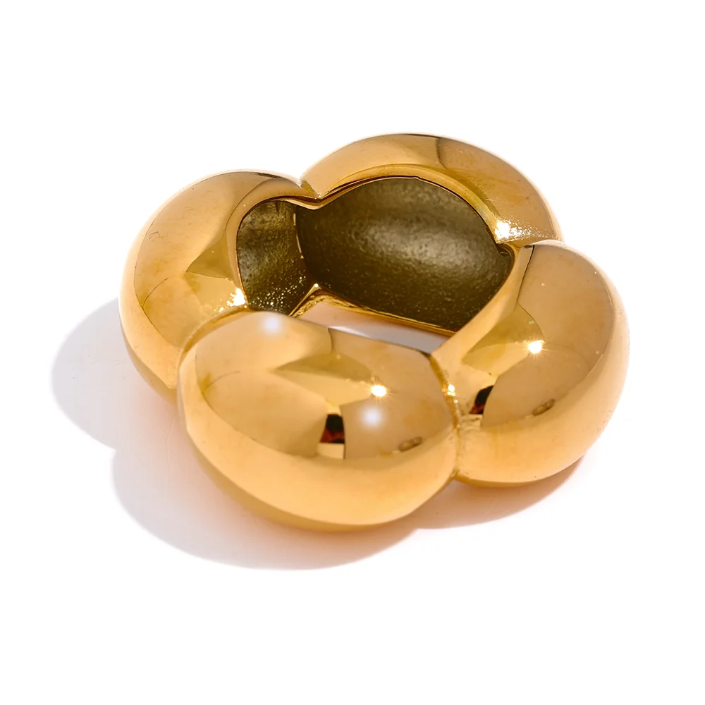 Dorthe Clover Dome Ring, waterproof ring in 316L stainless steel with a gold or silver-tone PVD finish by Lark & Reed, view 7