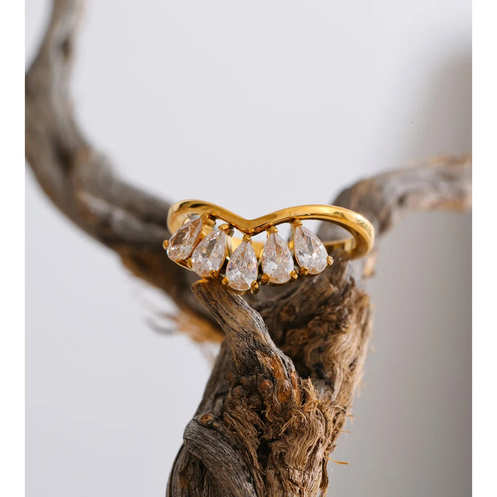Ditte blomsterring med zirkonia, ring, tåler vand, rustfrit stål 316L med guldfarvet PVD-belægning, Lark & Reed, billede 5