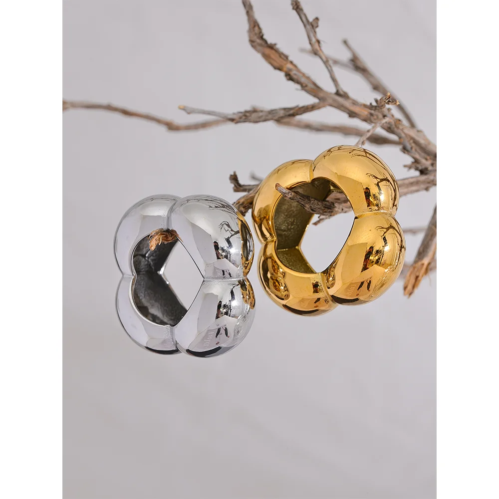 Dorthe Clover Dome Ring, waterproof ring in 316L stainless steel with a gold or silver-tone PVD finish by Lark & Reed, view 6