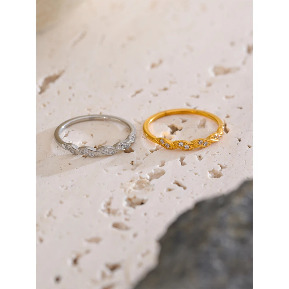 Line bølgering med zirkonia, ring, tåler vand, rustfrit stål 316L med guld- eller sølvfarvet PVD-belægning, Lark & Reed, billede 6