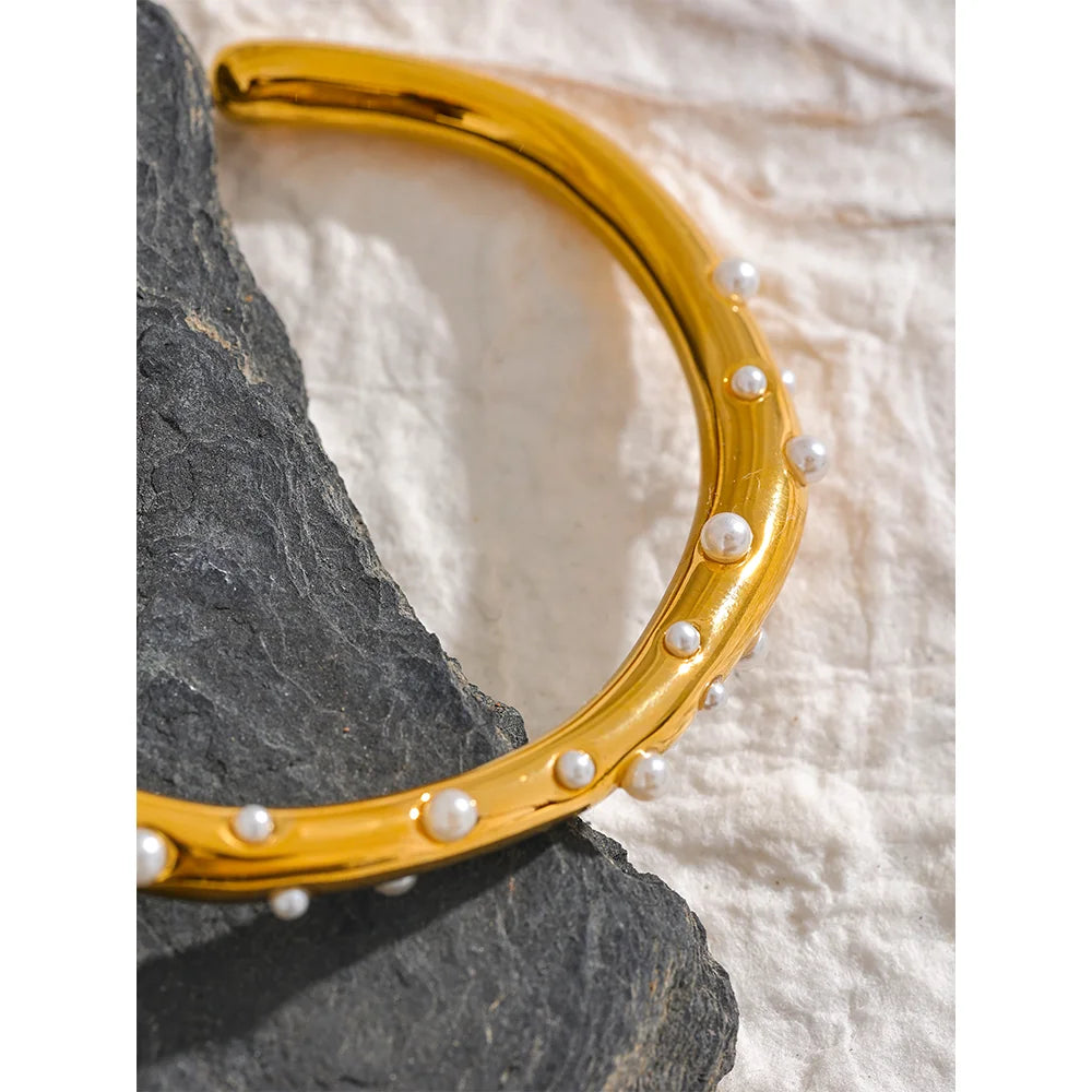 Valencia åben armring med små perler, armbånd, tåler vand, rustfrit stål 316L med guldfarvet PVD-belægning, Lark & Reed, billede 3