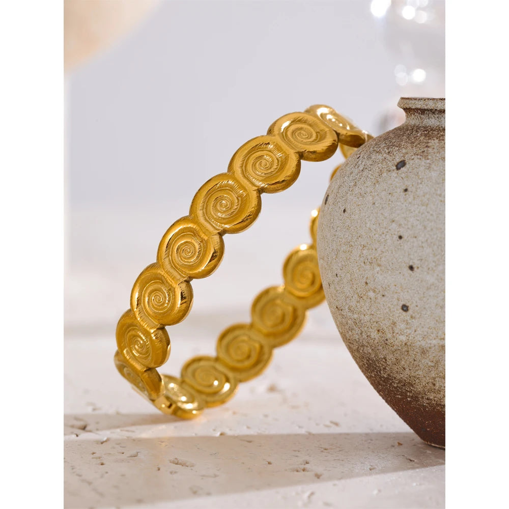 Sardegna konkyliearmring, armbånd, tåler vand, rustfrit stål 316L med guldfarvet PVD-belægning, Lark & Reed, billede 5