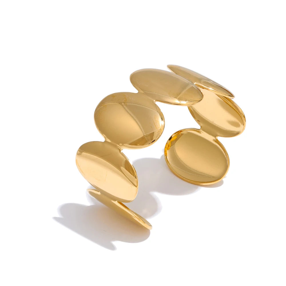 Odense öppen armring med brickor, armband, tål vatten, rostfritt stål 316L med guld- eller silverfärgad PVD-finish, Lark & Reed, bild 7