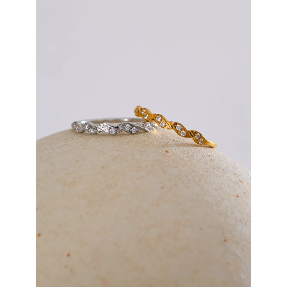 Line bølgering med zirkonia, ring, tåler vand, rustfrit stål 316L med guld- eller sølvfarvet PVD-belægning, Lark & Reed, billede 5