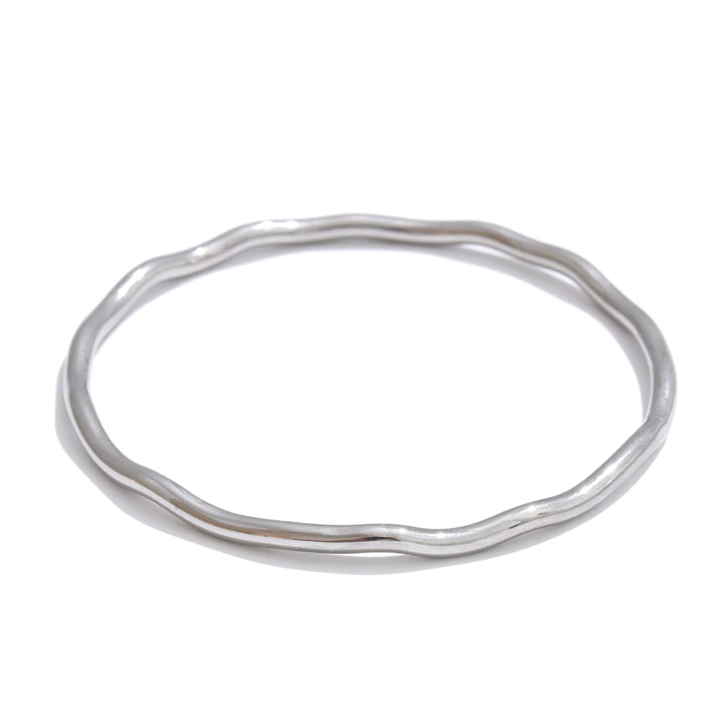 Bergitta åben armring med hamret overflade, armbånd, tåler vand, rustfrit stål 316L med guld- eller sølvfarvet PVD-belægning, Lark & Reed, billede 8