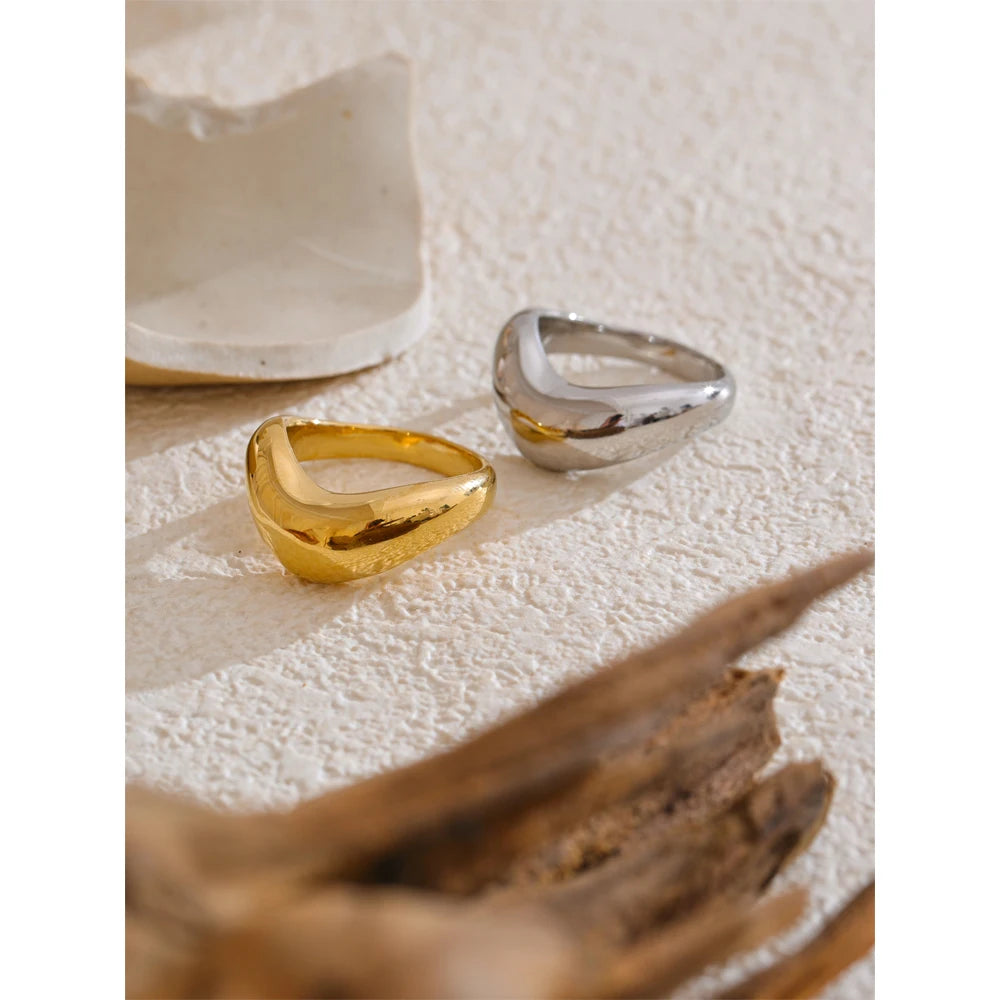 Ingrid bølgering, ring, tåler vand, rustfrit stål 316L med guld- eller sølvfarvet PVD-belægning, Lark & Reed, billede 2