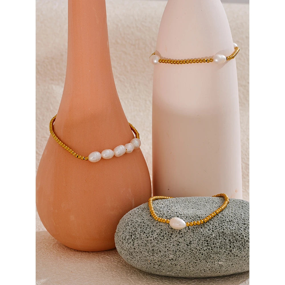 Noelle perlearmbånd, armbånd, tåler vand, rustfrit stål 316L med guldfarvet PVD-belægning, Lark & Reed, billede 5