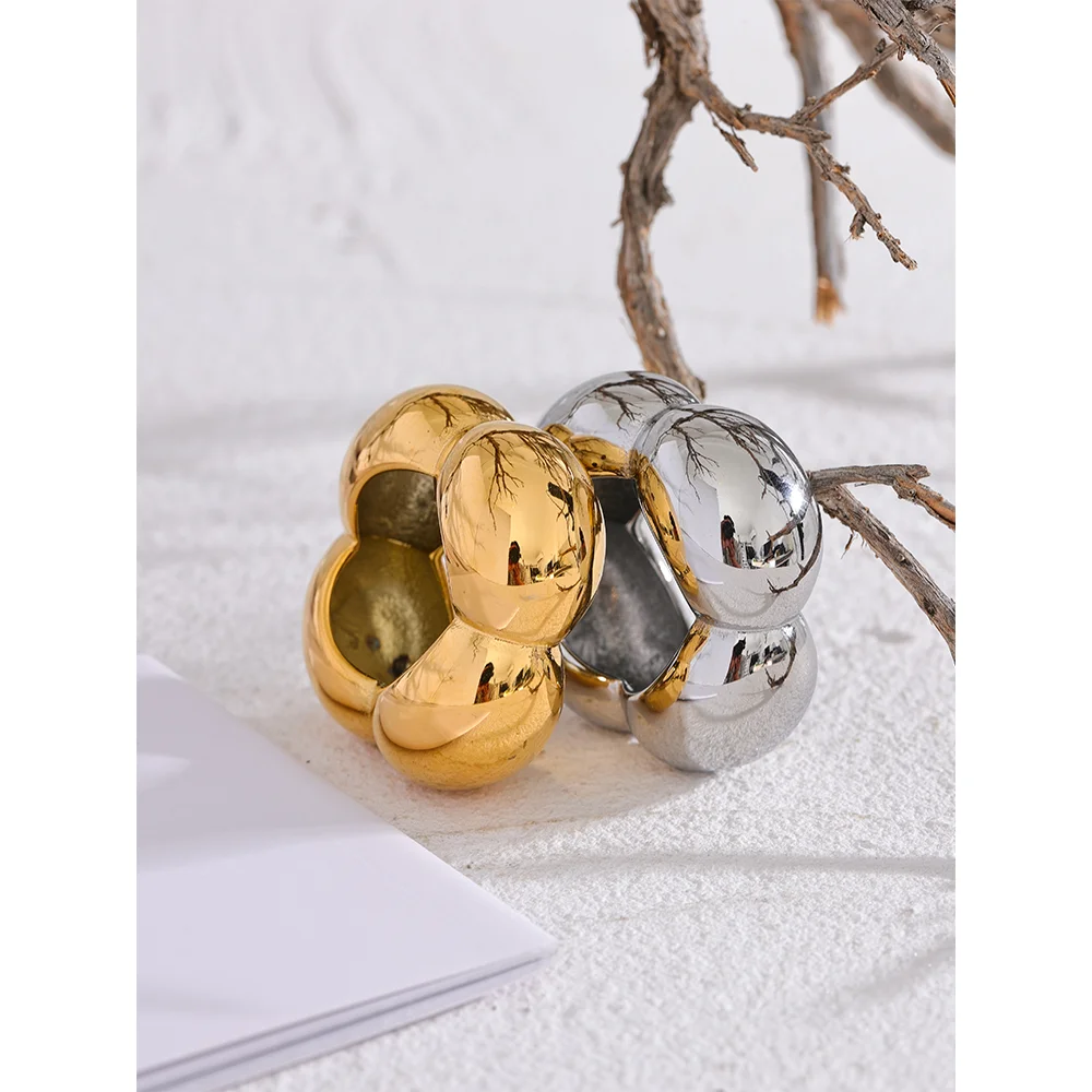 Dorthe Clover Dome Ring, waterproof ring in 316L stainless steel with a gold or silver-tone PVD finish by Lark & Reed, view 4