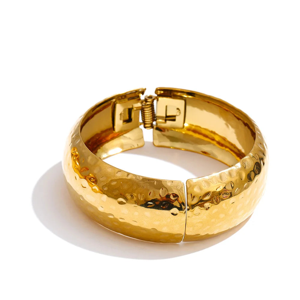 Florence bred armring med hængsel, armbånd, tåler vand, rustfrit stål 316L med guldfarvet PVD-belægning, Lark & Reed, billede 7