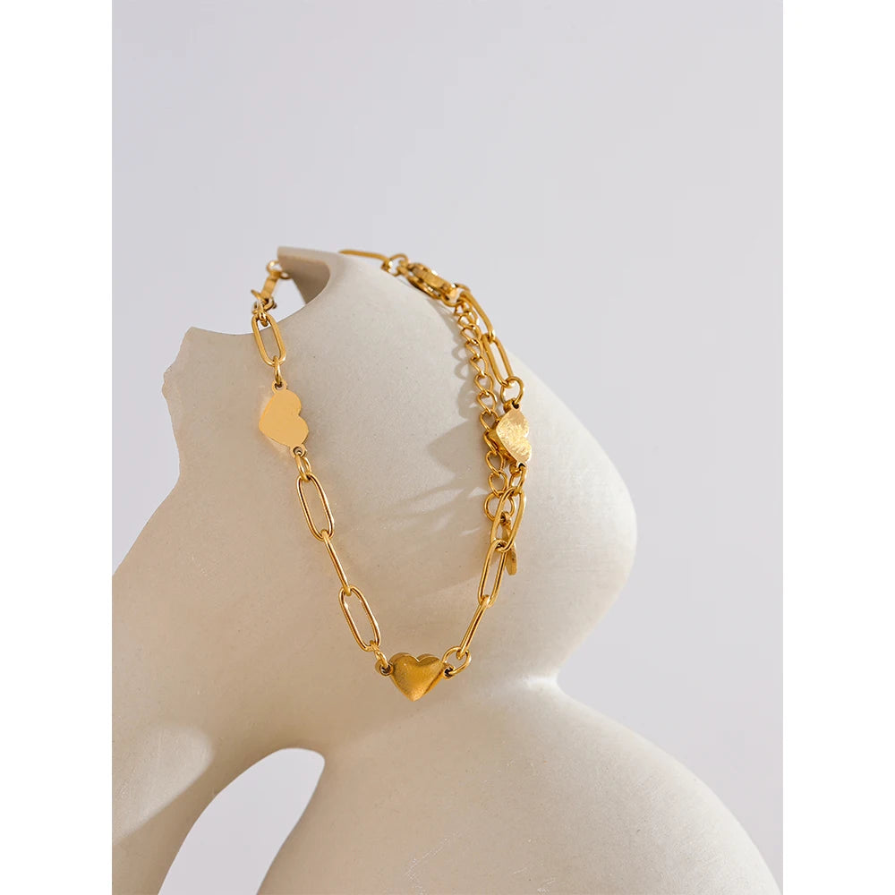 Lisbet armbånd med hjerter, armbånd, tåler vand, rustfrit stål 316L med guld- eller sølvfarvet PVD-belægning, Lark & Reed, billede 5