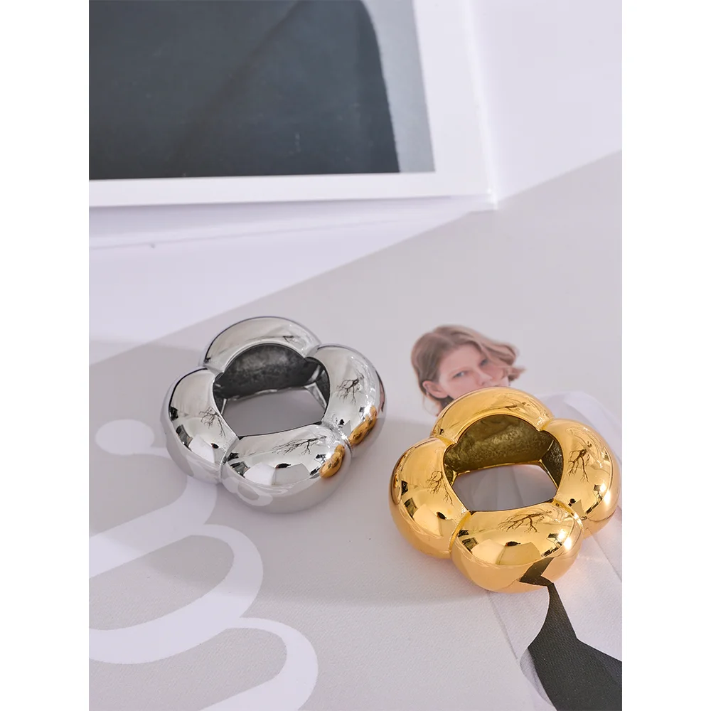 Dorthe Clover Dome Ring, waterproof ring in 316L stainless steel with a gold or silver-tone PVD finish by Lark & Reed, view 5