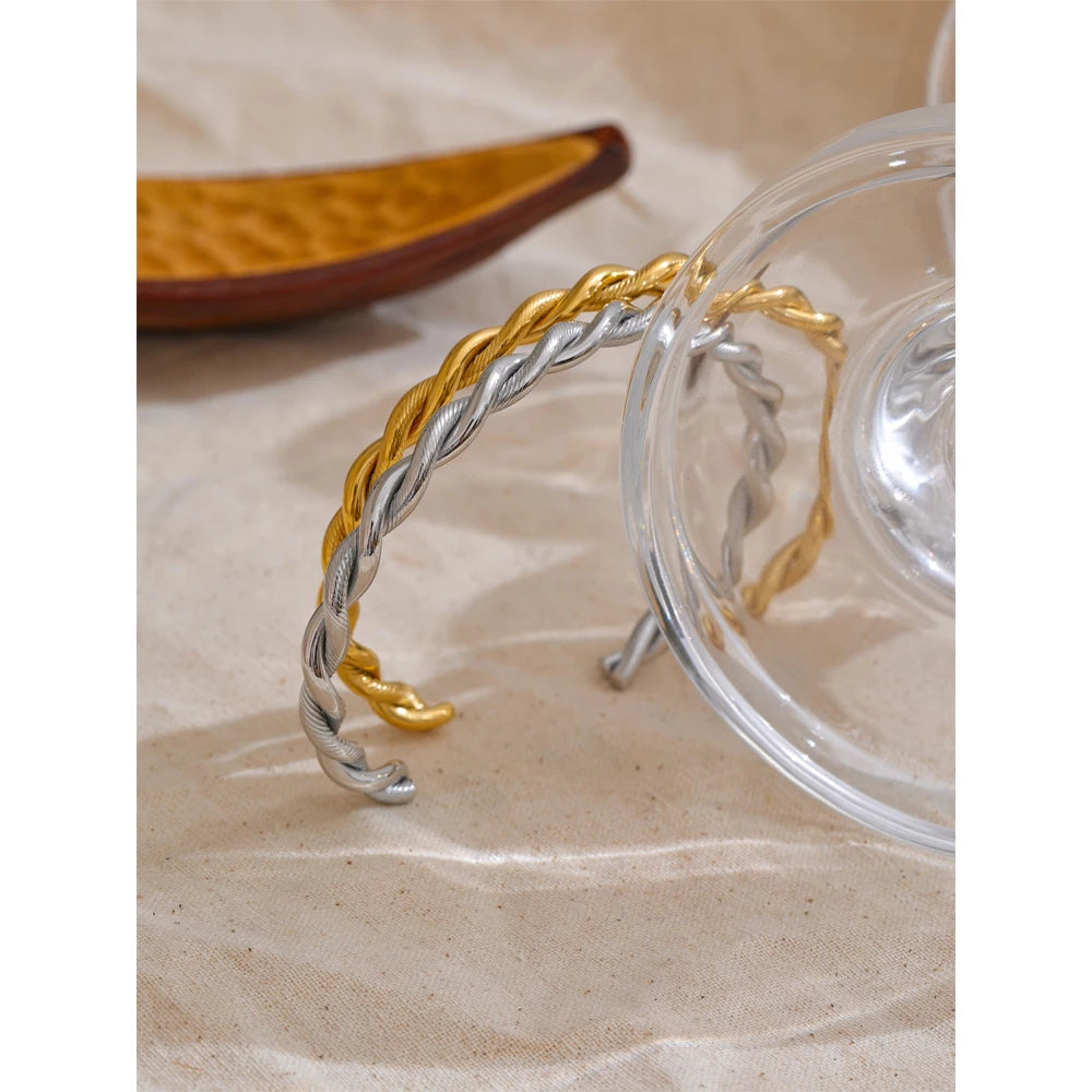 Lugano snoet åben armring, armbånd, tåler vand, rustfrit stål 316L med guld- eller sølvfarvet PVD-belægning, Lark & Reed, billede 5