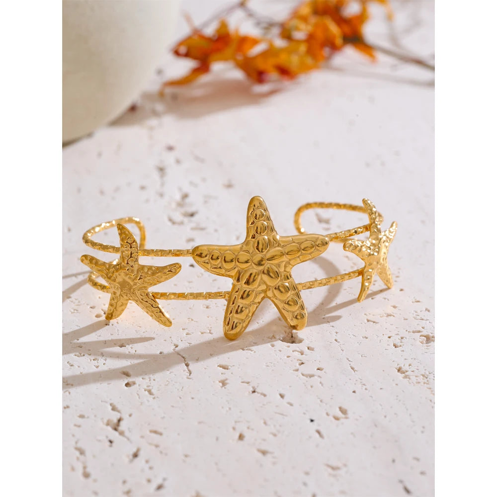 Formentera Meeres-Armspange, Armband, wasserfest, 316L-Edelstahl mit goldfarbener PVD-Beschichtung, Lark & Reed, Ansicht 4