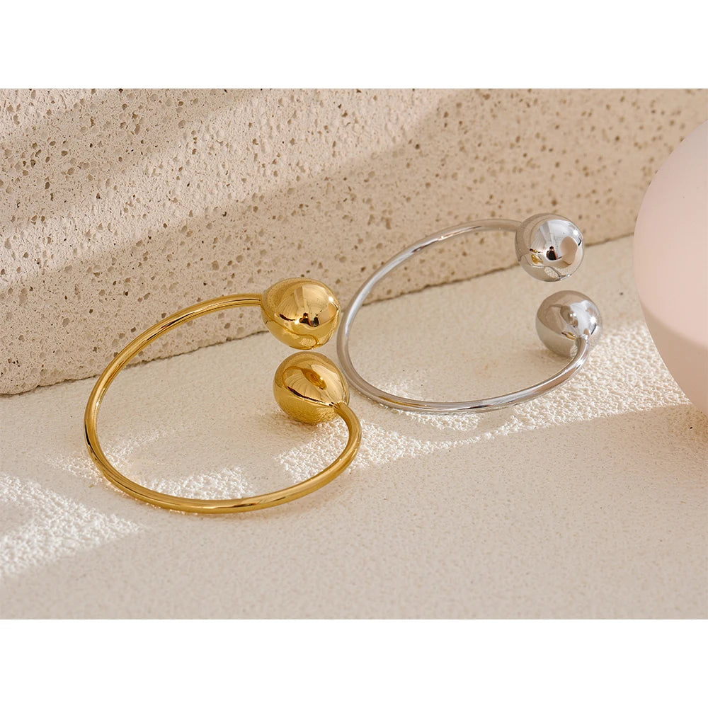 Ischia åben dråbearmring, armbånd, tåler vand, rustfrit stål 316L med guld- eller sølvfarvet PVD-belægning, Lark & Reed, billede 3