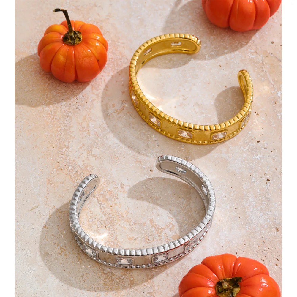 Elsinore åben armring med zirkonia, armbånd, tåler vand, rustfrit stål 316L med guld- eller sølvfarvet PVD-belægning, Lark & Reed, billede 5