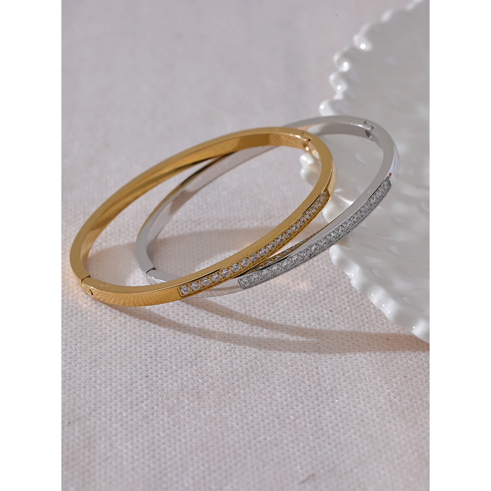Evora armring med zirkonia, armbånd, tåler vand, rustfrit stål 316L med guld- eller sølvfarvet PVD-belægning, Lark & Reed, billede 3