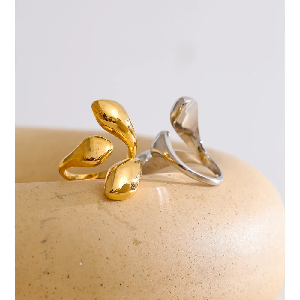 Anillo ajustable Ingeborg cúpula, anillo, resistente al agua, acero inoxidable 316L con acabado PVD dorado o plateado, Lark & Reed, vista 6