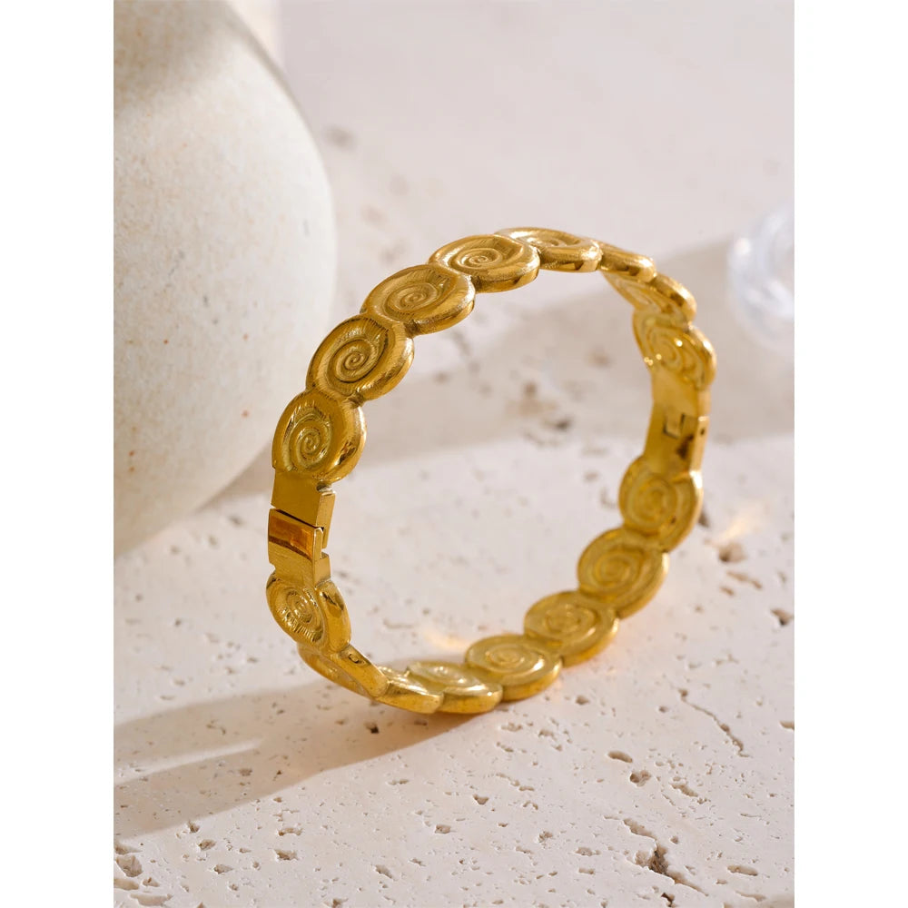 Sardegna konkyliearmring, armbånd, tåler vand, rustfrit stål 316L med guldfarvet PVD-belægning, Lark & Reed, billede 6