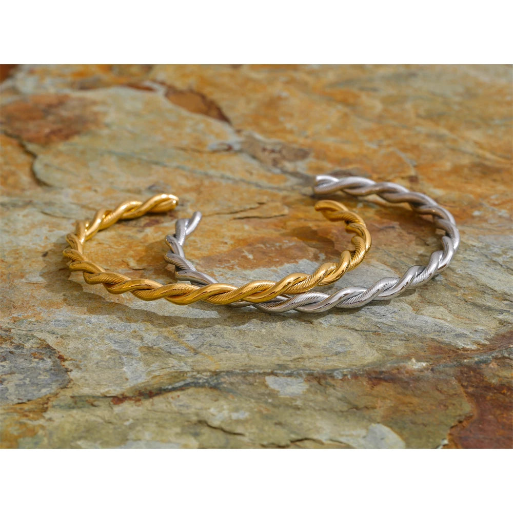 Lugano snoet åben armring, armbånd, tåler vand, rustfrit stål 316L med guld- eller sølvfarvet PVD-belægning, Lark & Reed, billede 3