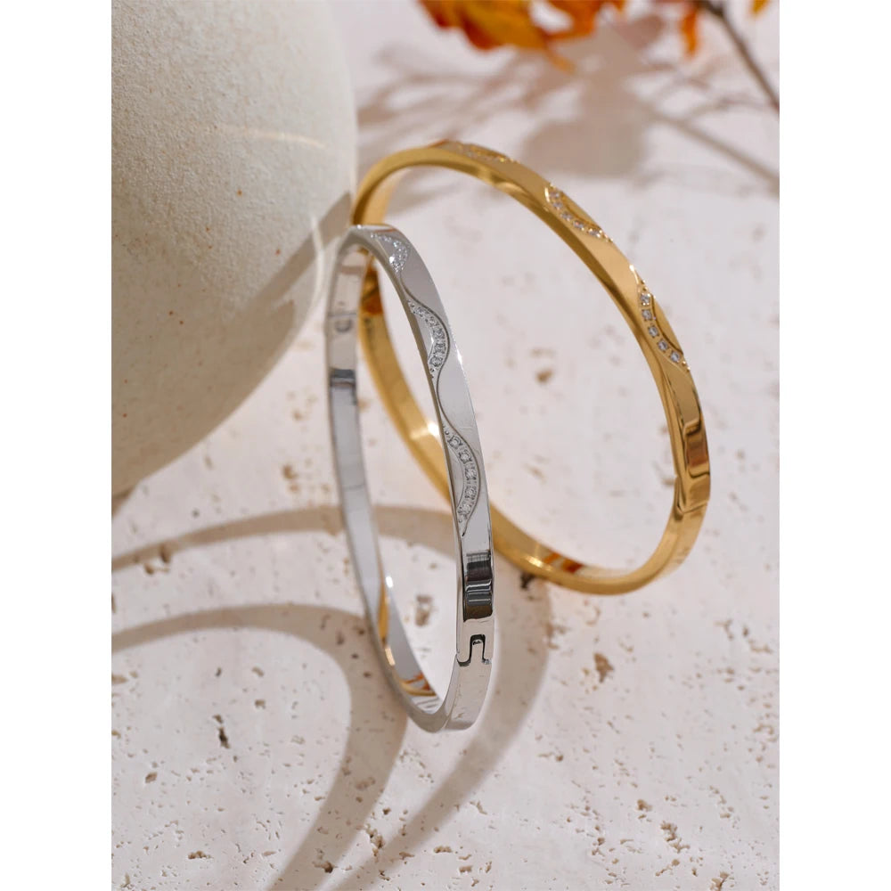 Umbria rund armring med zirkonia, armbånd, tåler vand, rustfrit stål 316L med guld- eller sølvfarvet PVD-belægning, Lark & Reed, billede 6