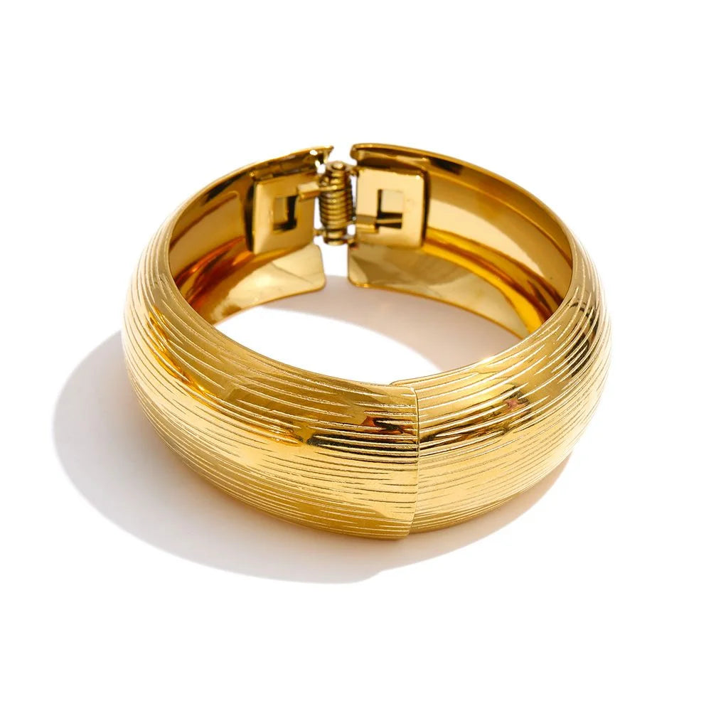 Florence bred armring med hængsel, armbånd, tåler vand, rustfrit stål 316L med guldfarvet PVD-belægning, Lark & Reed, billede 11