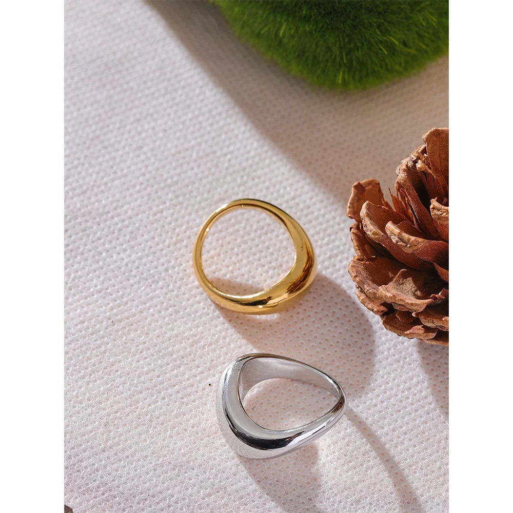 Elena Smooth Ring