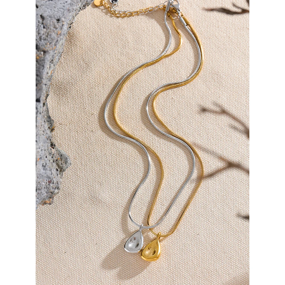 Elke Tropfen-Anhänger, Halskette, wasserfest, 316L-Edelstahl mit gold- oder silberfarbener PVD-Beschichtung, Lark & Reed, Ansicht 5