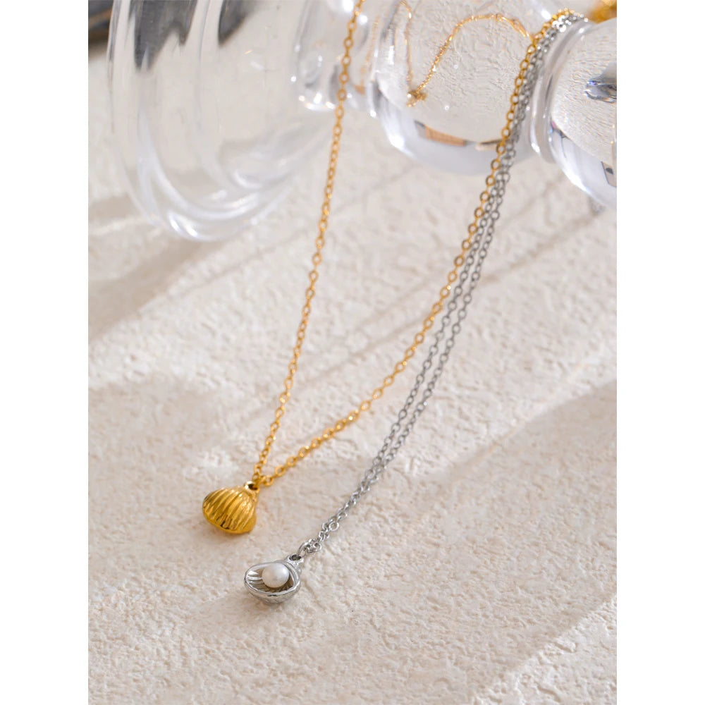 Paola pärlhänge, halsband, tål vatten, rostfritt stål 316L med guld- eller silverfärgad PVD-finish, Lark & Reed, bild 6