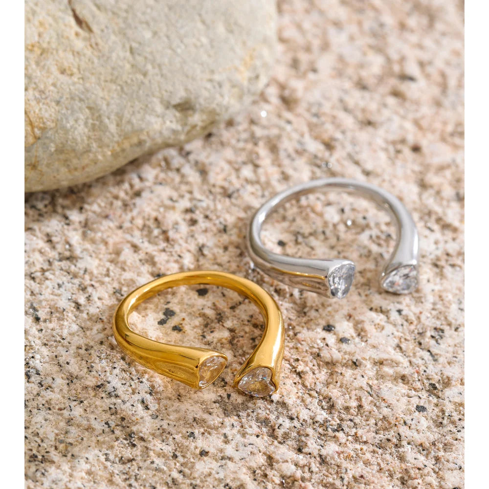 Nike åben hjertering med zirkonia, ring, tåler vand, rustfrit stål 316L med guld- eller sølvfarvet PVD-belægning, Lark & Reed, billede 3