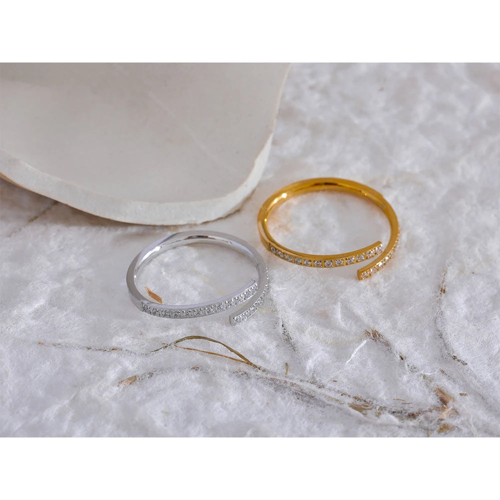 Sofie åben ring med zirkonia, ring, tåler vand, rustfrit stål 316L med guld- eller sølvfarvet PVD-belægning, Lark & Reed, billede 3