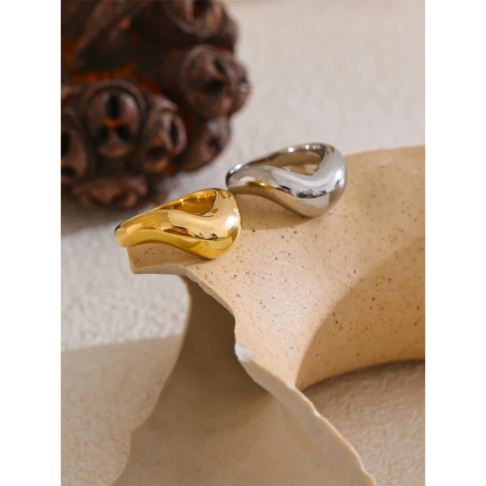 Ingrid bølgering, ring, tåler vand, rustfrit stål 316L med guld- eller sølvfarvet PVD-belægning, Lark & Reed, billede 4