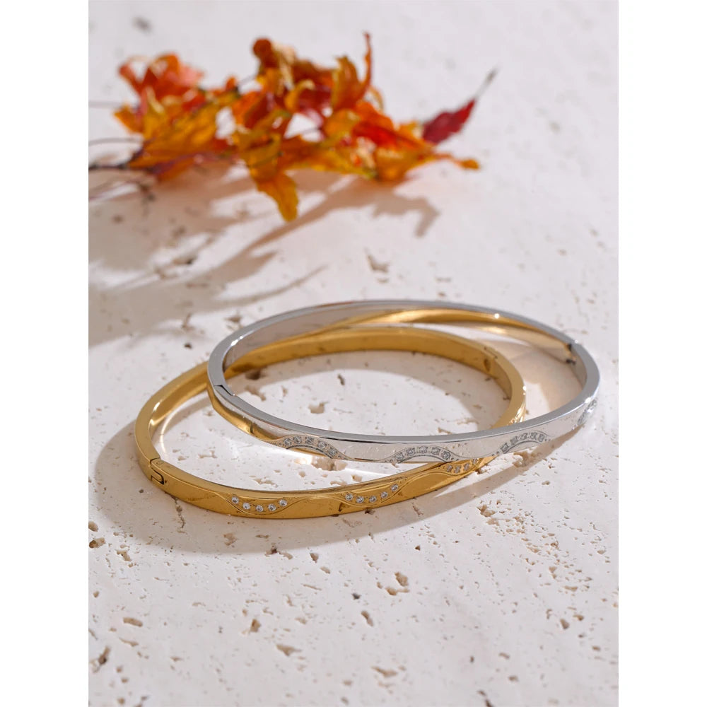Umbria rund armring med zirkonia, armbånd, tåler vand, rustfrit stål 316L med guld- eller sølvfarvet PVD-belægning, Lark & Reed, billede 3