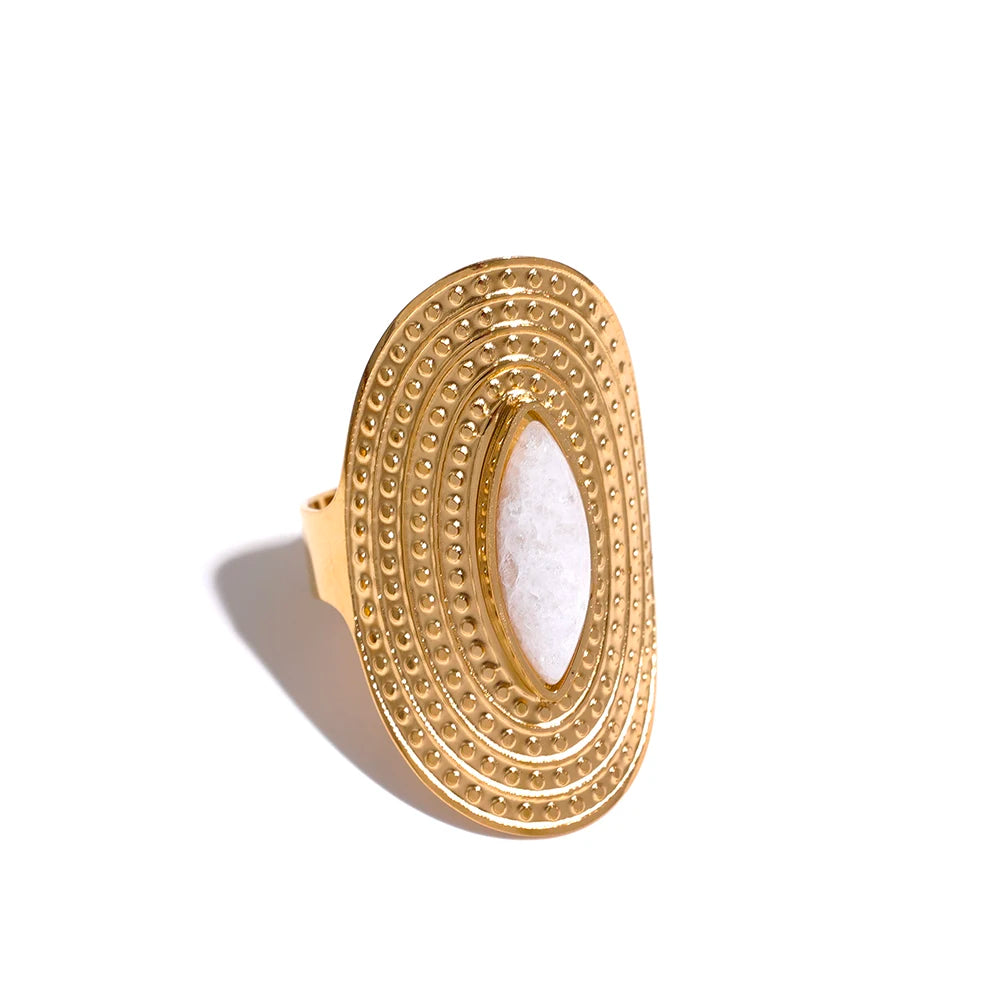 Laura kivisormus, sormus, vedenkestävä, 316L-ruostumaton teräs kullanvärisellä PVD-pinnoitteella, Lark & Reed, kuva 7